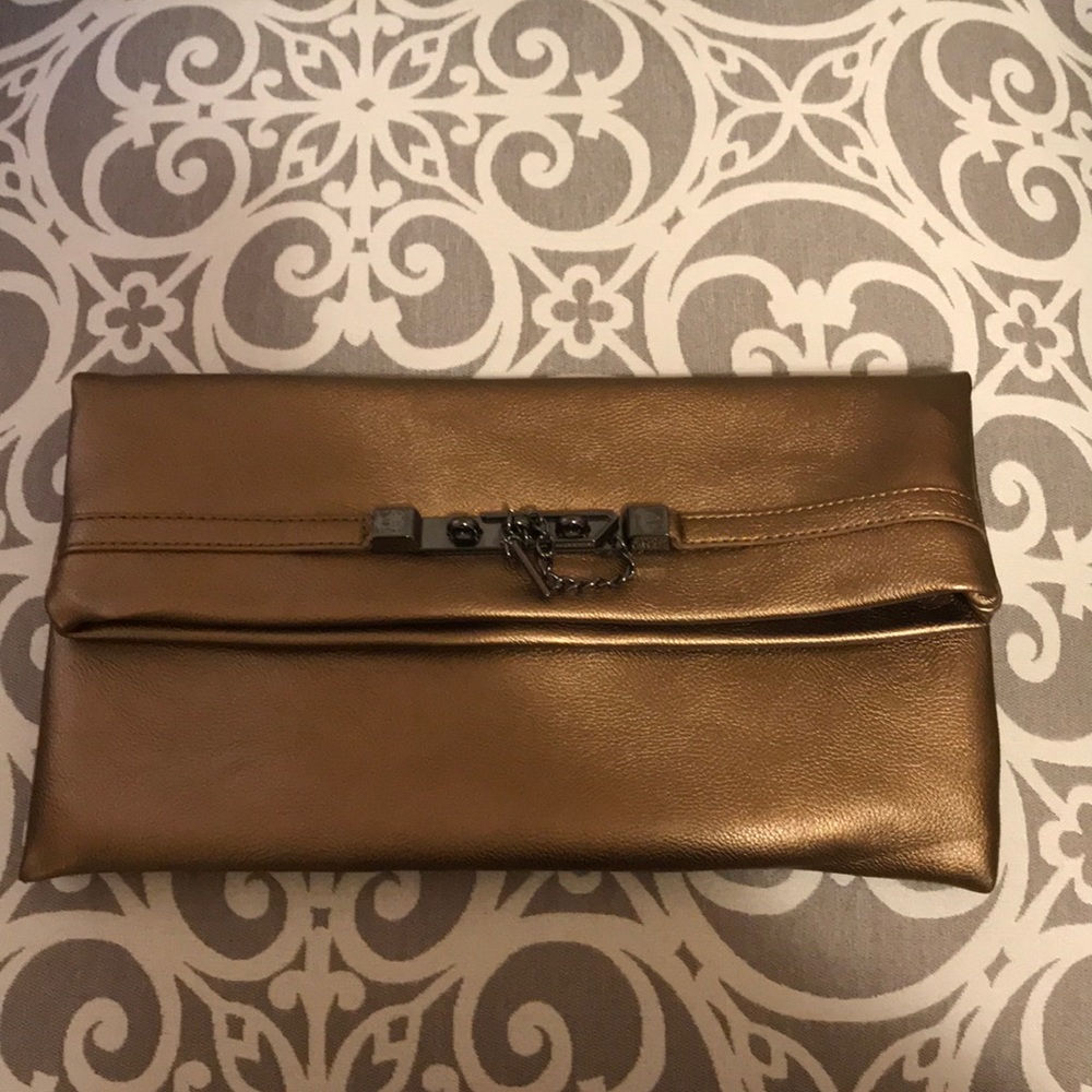 Metallic clutch